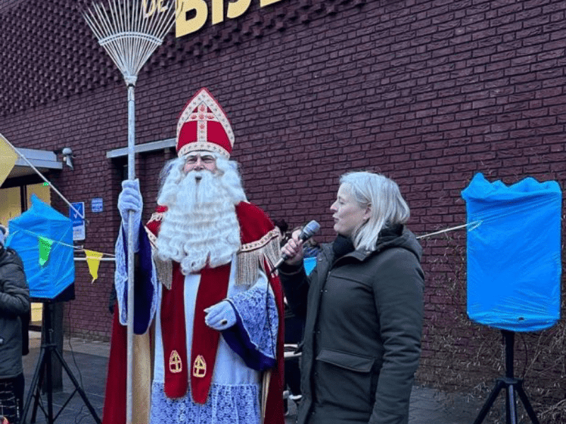 bassischool bijenkorf met sinterklaas.