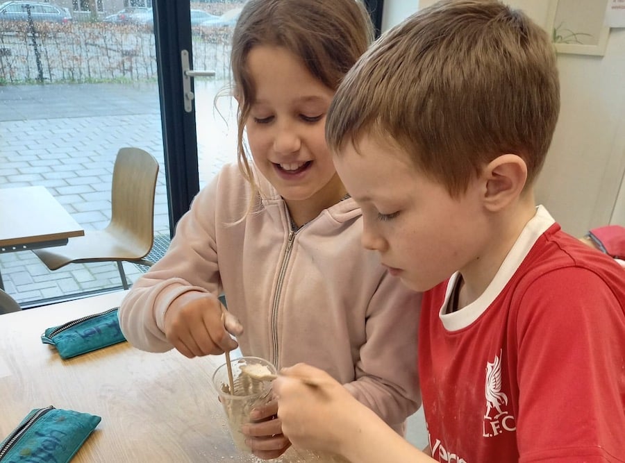 Basisschool De Bijenkorf in Wageningen heeft de projectweek Maakkunde afgerond in het kader van ontwerpend en onderzoekend leren.